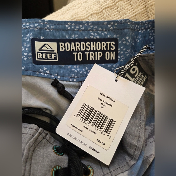 Reef Boys 18" Boardshorts Sz 28 - Picture 7 of 8